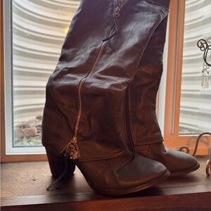 Source Unknown Black Heeled Boots